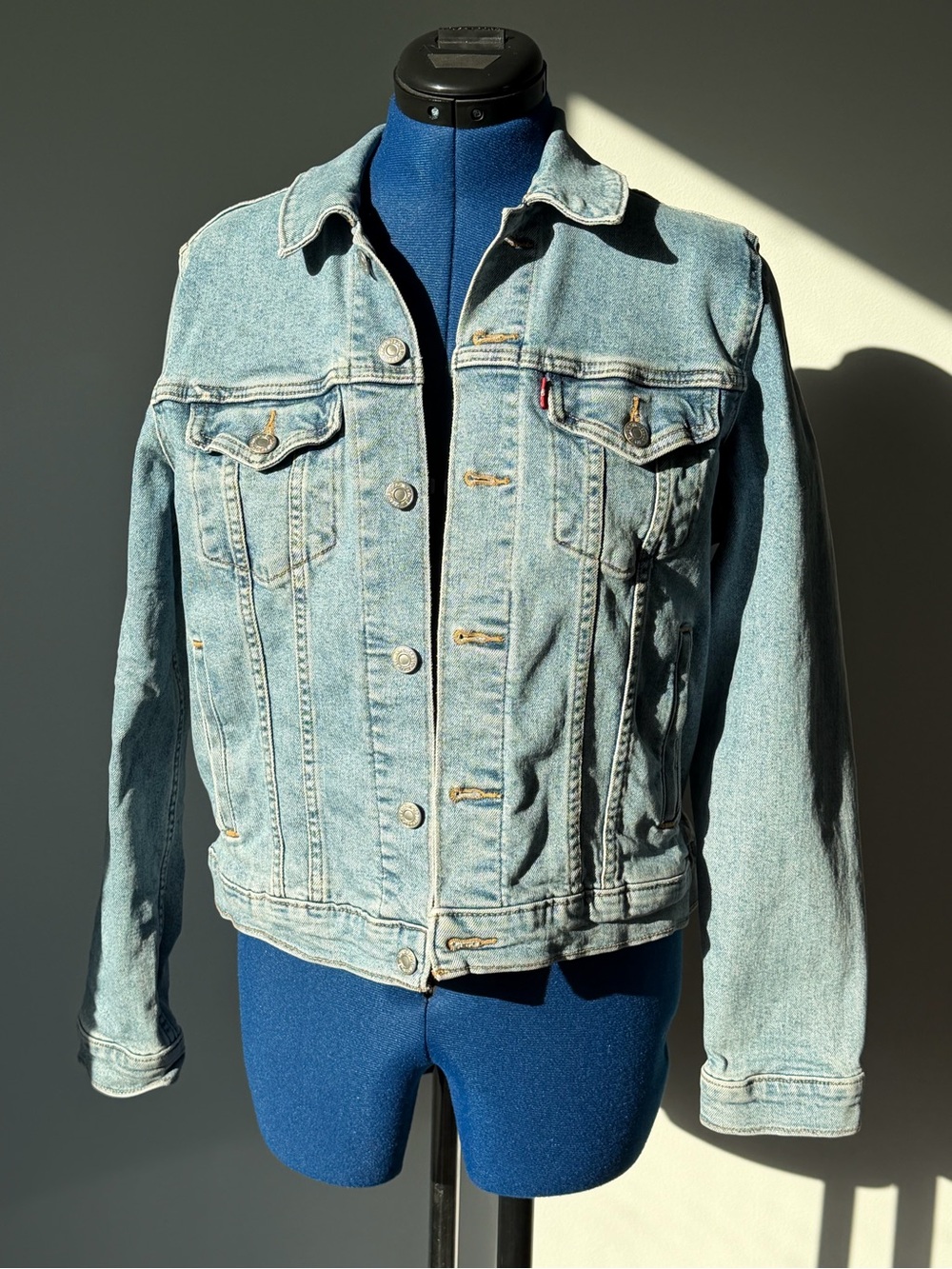 Levi's Light Blue Denim Trucker Jacket - Large